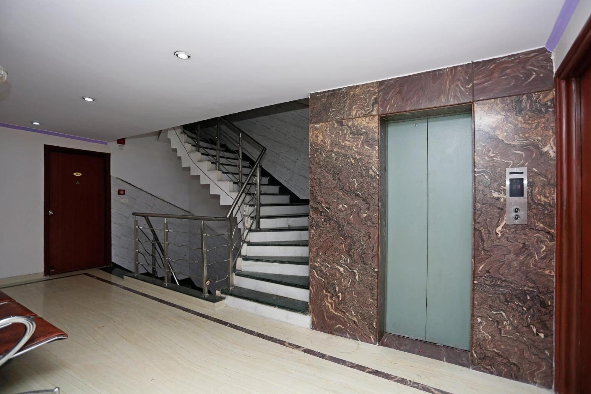Hotel O Mid Town เดลี ภายนอก รูปภาพ