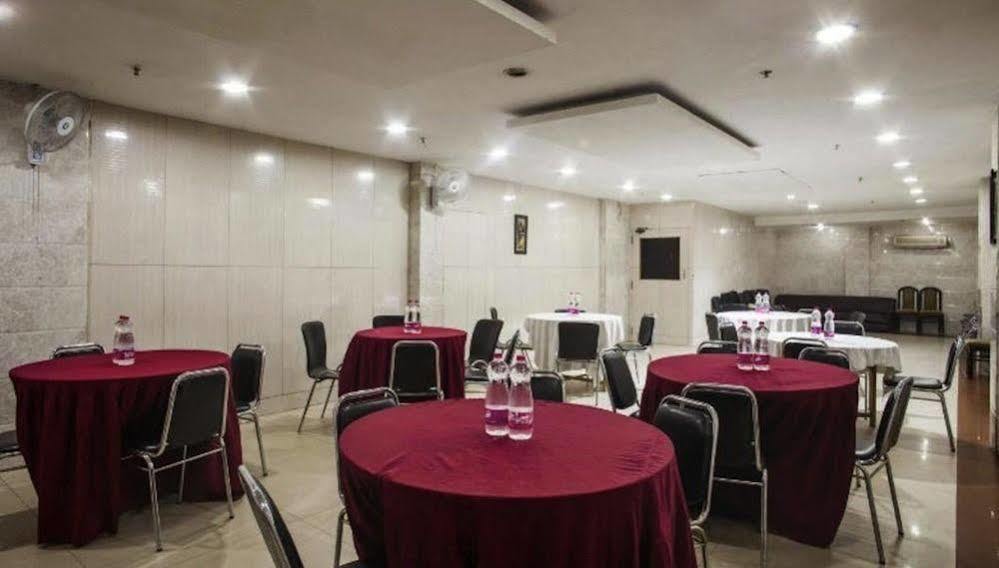 Hotel O Mid Town เดลี ภายนอก รูปภาพ